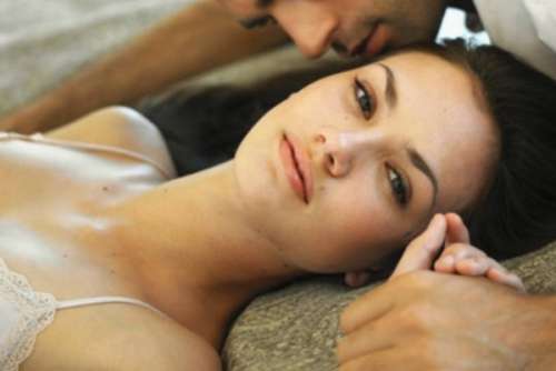 Inilah Tips Buat Pengantin Baru saat Istri Sulit Orgasme